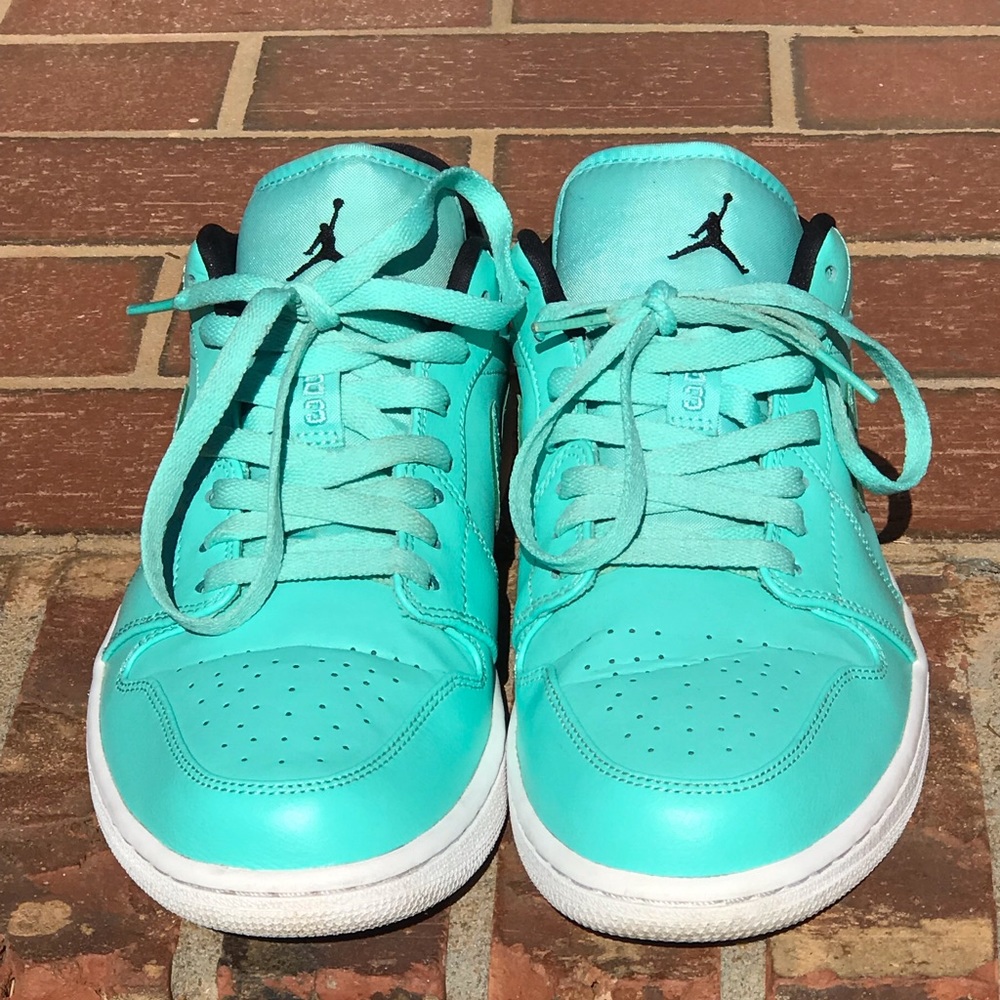 Air Jordan Retro 1 Hyper Turquoise Low Size 10 - Picture 3 of 8